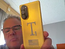 Появились первые реальные фото смартфона Trump Phone