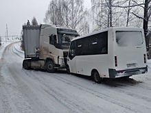 В Усть-Катаве в столкновении маршрутки и грузовика травмы получили девять человек