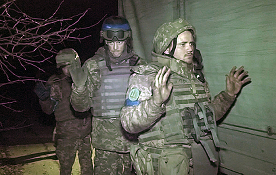 Группа боевиков "Азова"* сдалась в плен под Димитровом