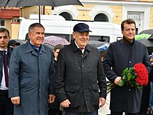 Минниханов и Шаймиев почтили память великого татарского поэта