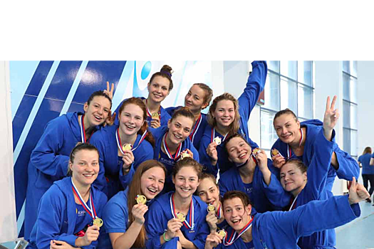Дрозденко поздравил участниц, тренеров и руководителей киришской женской команды по водному поло с победой