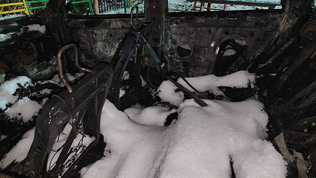 У предпринимателя из Златоуста в ходе бизнес-войн ночью сожгли автомобиль