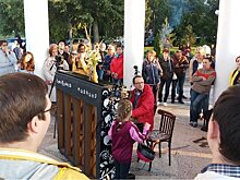 Хор ПетрГУ впервые выступил под аккомпанемент "открытого" пианино на Онежской набережной