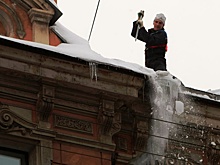 Десятую часть кровель в Петербурге не вовремя очищают от снега