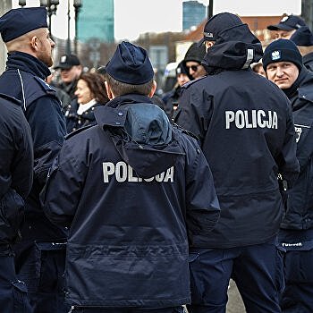 Мэр Варшавы пригрозил лишить полицию финансирования из-за силовых разгонов протестов