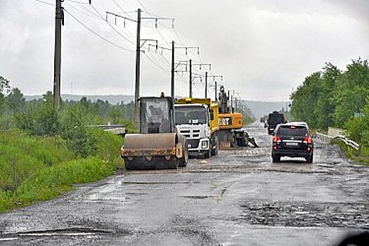 Разбитые большегрузами дороги в Хабаровском крае восстановят их разрушители