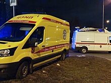 Водитель BMW столкнулся с машиной скорой помощи в центре Петербурга