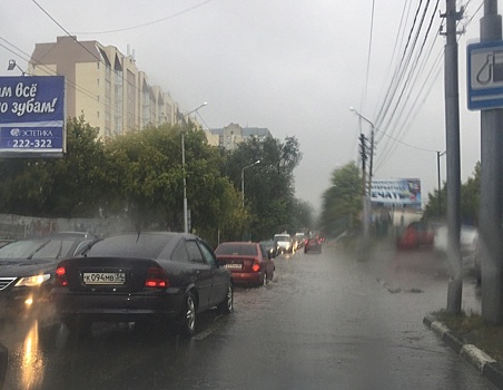 В Саратове улицы превратились в реки