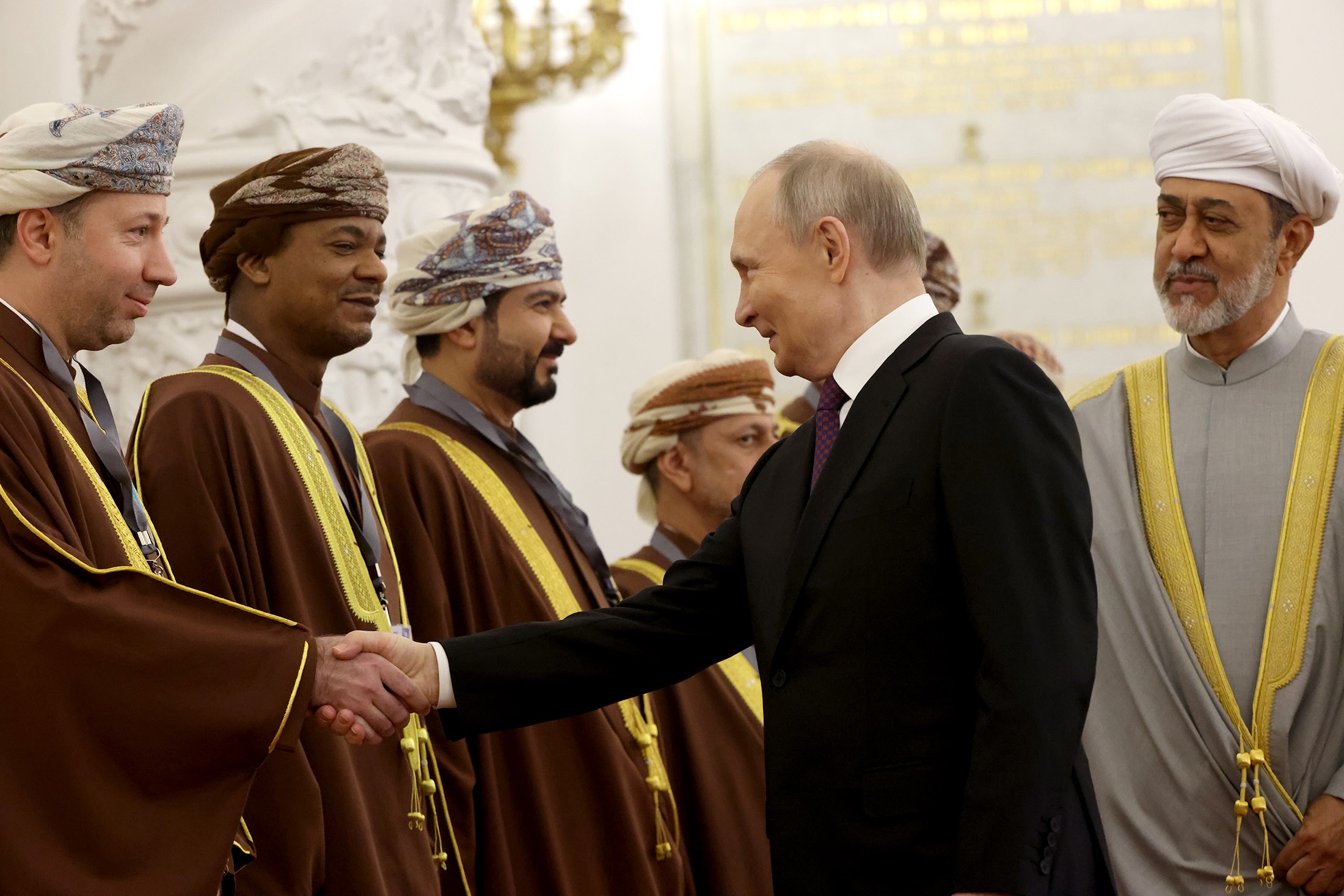 Путин лично проводил султана Омана после переговоров