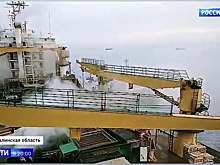 Пожар в океане: плавбазу "Петр Житников" спасли