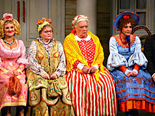 «Женитьба Бальзаминова» в Малом театре: куда приводят мечты и как отличить мнимое счастье от настоящего?