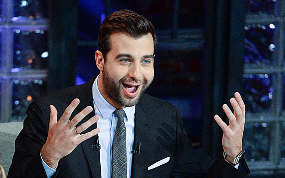 Ургант высмеял Малахова, раскрывшего зарплаты телеведущих