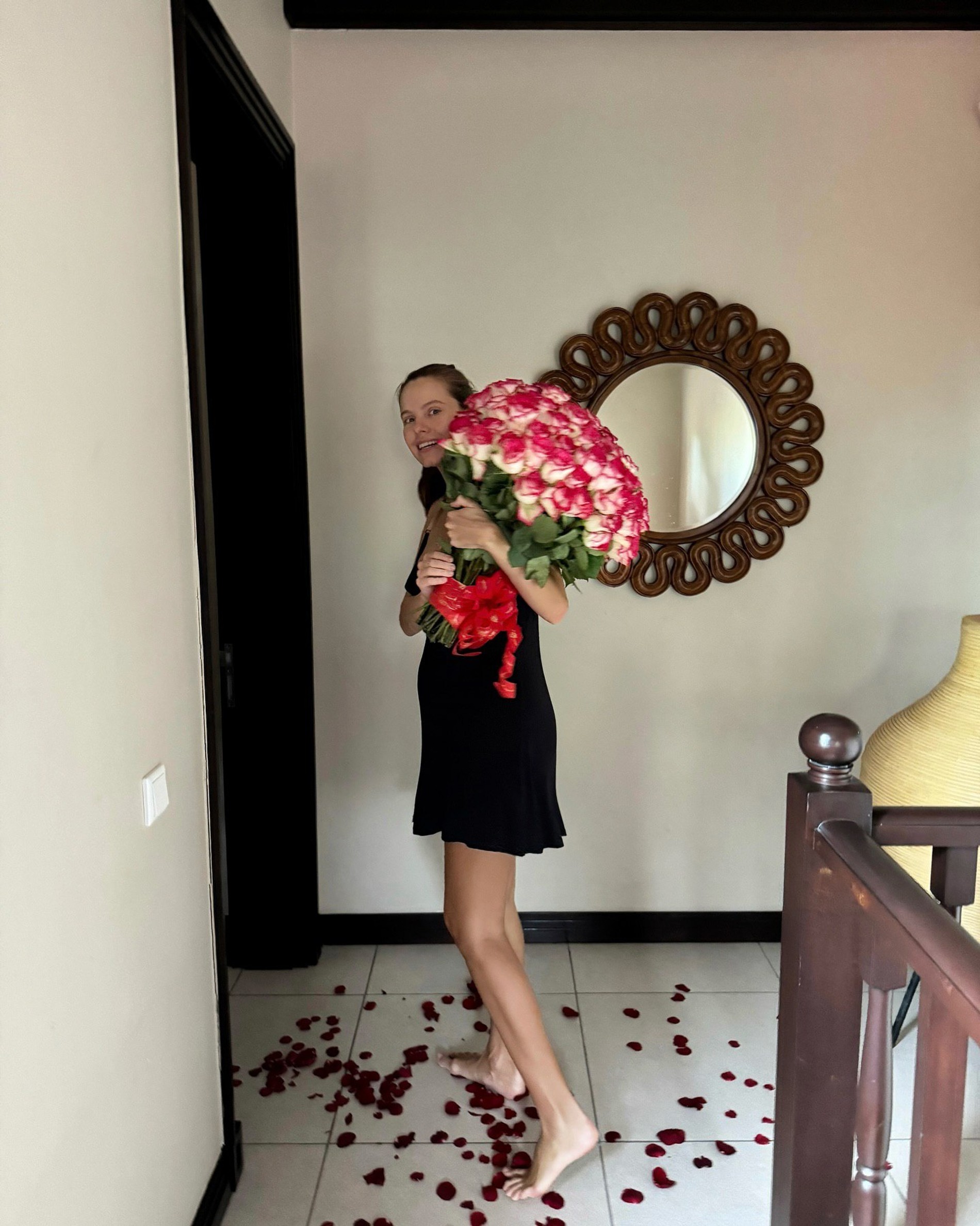 Беременная звезда «Холостяка» Дарья Клюкина похвасталась роскошным сюрпризом от возлюбленного в день рождения