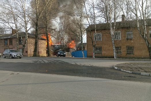 Два пожара в одно время: из Фрунзенского района валит чёрный дым