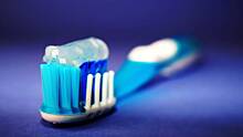Стоматолог Лосев рассказал, как выбирать зубную щетку