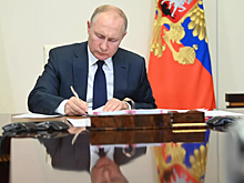 Путин запретил части банков сделки с долями «недружественных» иностранцев