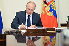 Путин запретил части банков сделки с долями «недружественных» иностранцев