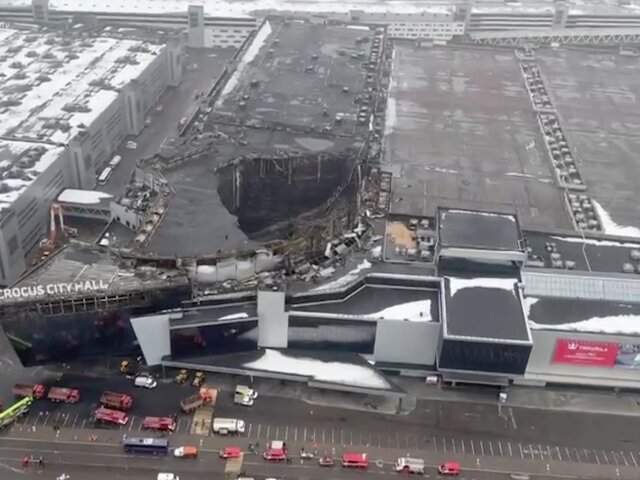Появились новые кадры разрушенной крыши над сценой «Крокус Сити Холла»