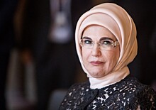 Модница в хиджабе и защитница гаремов: что известно о жене Эрдогана