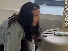 Женщина в детсаду в Подмосковье избила зонтом родительницу после замечания о мате