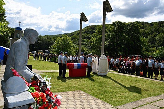 Останки восьми бойцов Великой Отечественной войны предали земле в Горячем Ключе