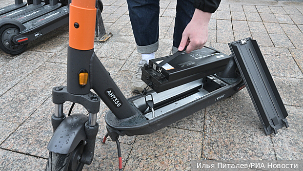 Эксперт Денисов объяснил, от чего может загореться и взорваться батарея электросамоката