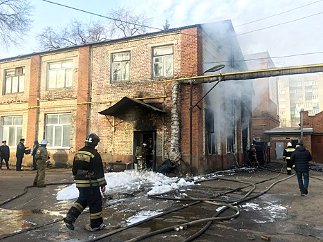 В Кузнецке потушен пожар в здании малярного цеха