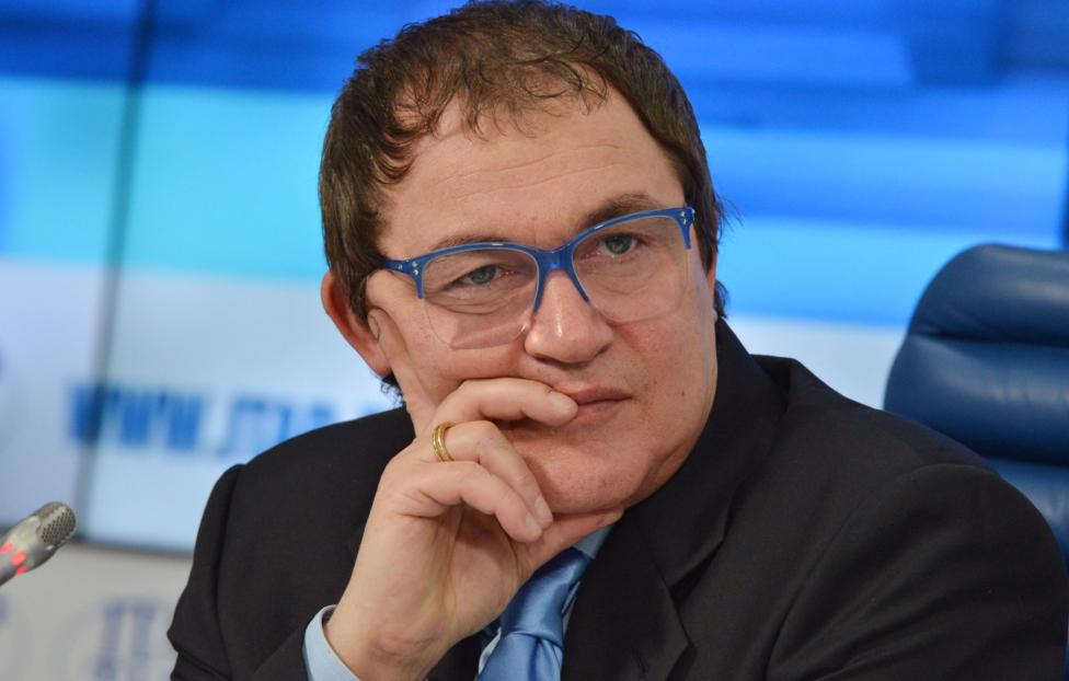 Милонов призвал отправить Диброва в психушку после его голого выхода