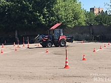 Четверо курян сдали экзамен на право управления самоходными машинами