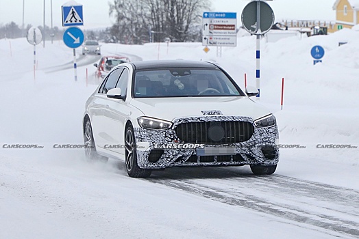 Mercedes-AMG S63e 2022 года теряет больше камуфляжа