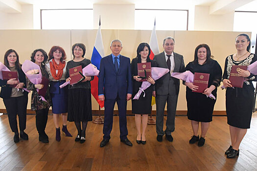 Глава региона наградил победителей конкурса "Лучший врач Северной Осетии"