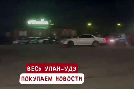 В Улан-Удэ на видео попало, как дрифтер влетел в припаркованный автомобиль