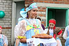 День села за 2,5 тысячи рублей: «ОГ» выяснила, где живут главные сельские креативщики