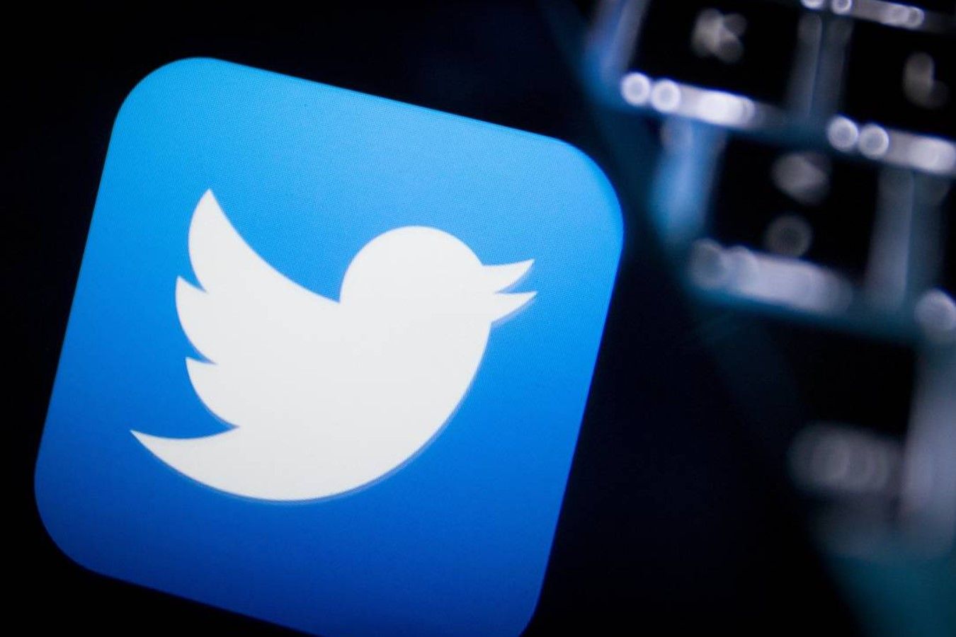 В «Твиттер» вернули несуразную пометку верификации аккаунтов