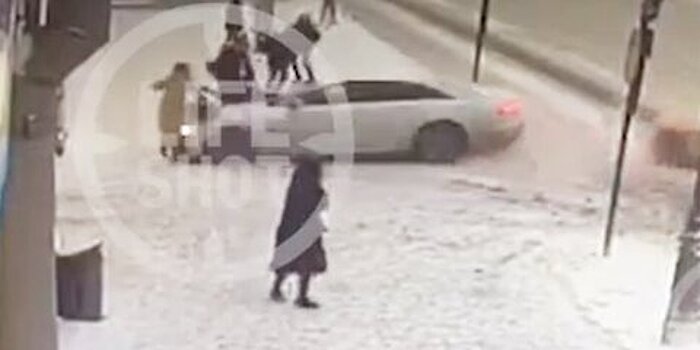 Момент ДТП на Воздвиженке попал на видео
