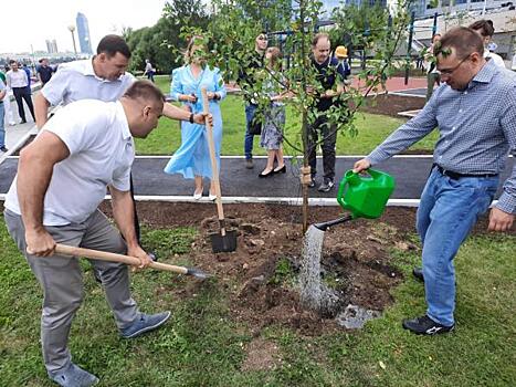 Мэр Екатеринбурга создал новую праздничную традицию ко Дню строителя