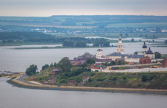 Высыхающая Волга угрожает бизнесу водных перевозок