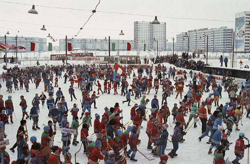  Во время открытия спортивного праздника на одном из дворовых кортов города Набережные Челны, 1989 год