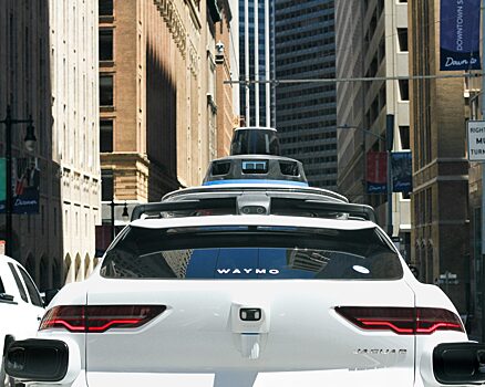 Камеры роботакси Waymo записывали всё о пассажирах. Полиция использует эти записи