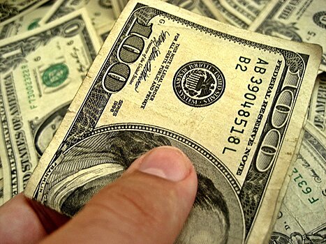 Оперативники СНБ изъяли у валютчиков в Фергане более $14 тысяч