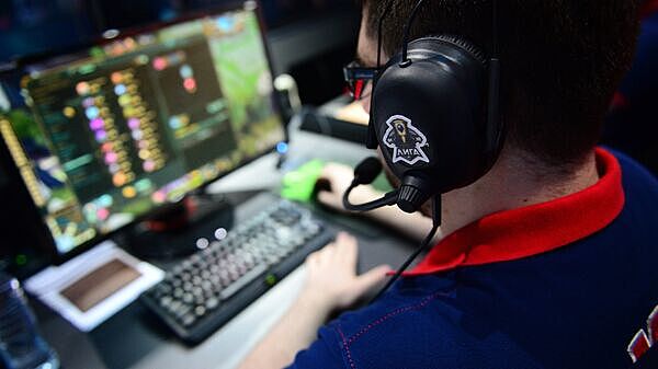 Жителя Казани обманули при покупке виртуального оружия из игры