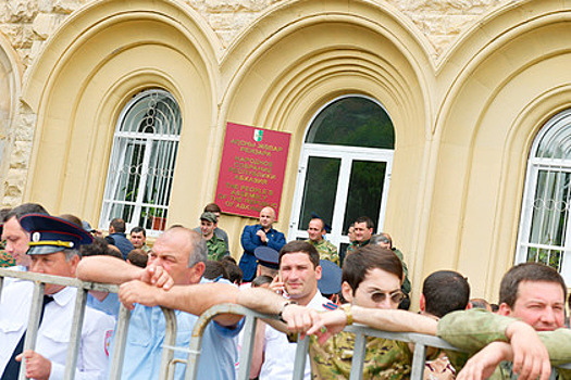 Власти Абхазии пошли навстречу протестующим