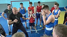 В Кузнецк приехал чемпион мира по боксу Роман Кармазин