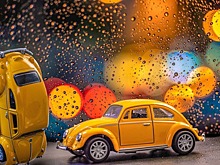 Видеозапись наезда такси на остановку в Казани опубликована в интернете