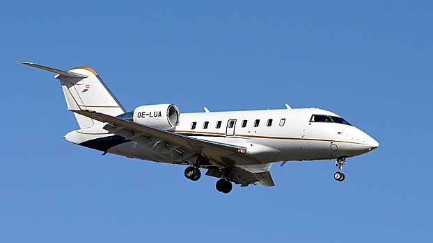 Во Флориде бизнес-джет рухнул на автомагистраль, двое человек погибли