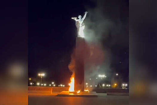 В Кировграде дети подожгли венки на Мемориале Славы, их ищет полиция