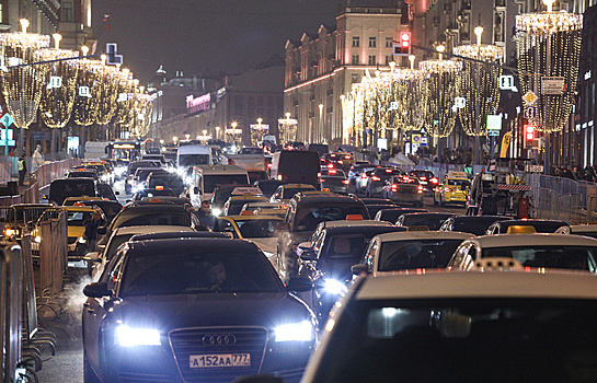 Москва встала в восьмибалльных пробках