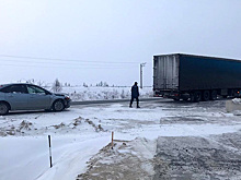 Пьяный водитель отправил в больницу своего пассажира после ДТП с грузовиком на ямальской трассе