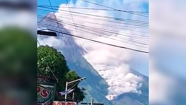 GMA: на филиппинском острове Лусон эвакуируют 10 тысяч человек около вулкана Майон