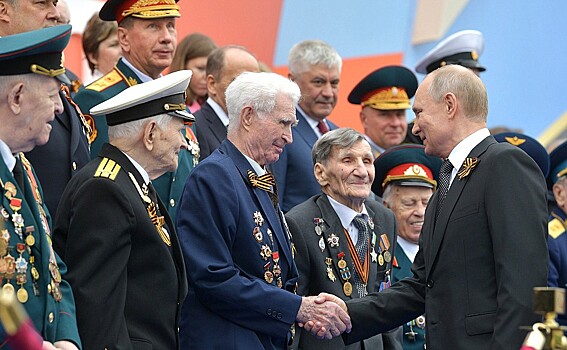 Путин: В ряде стран  искажают память о войне